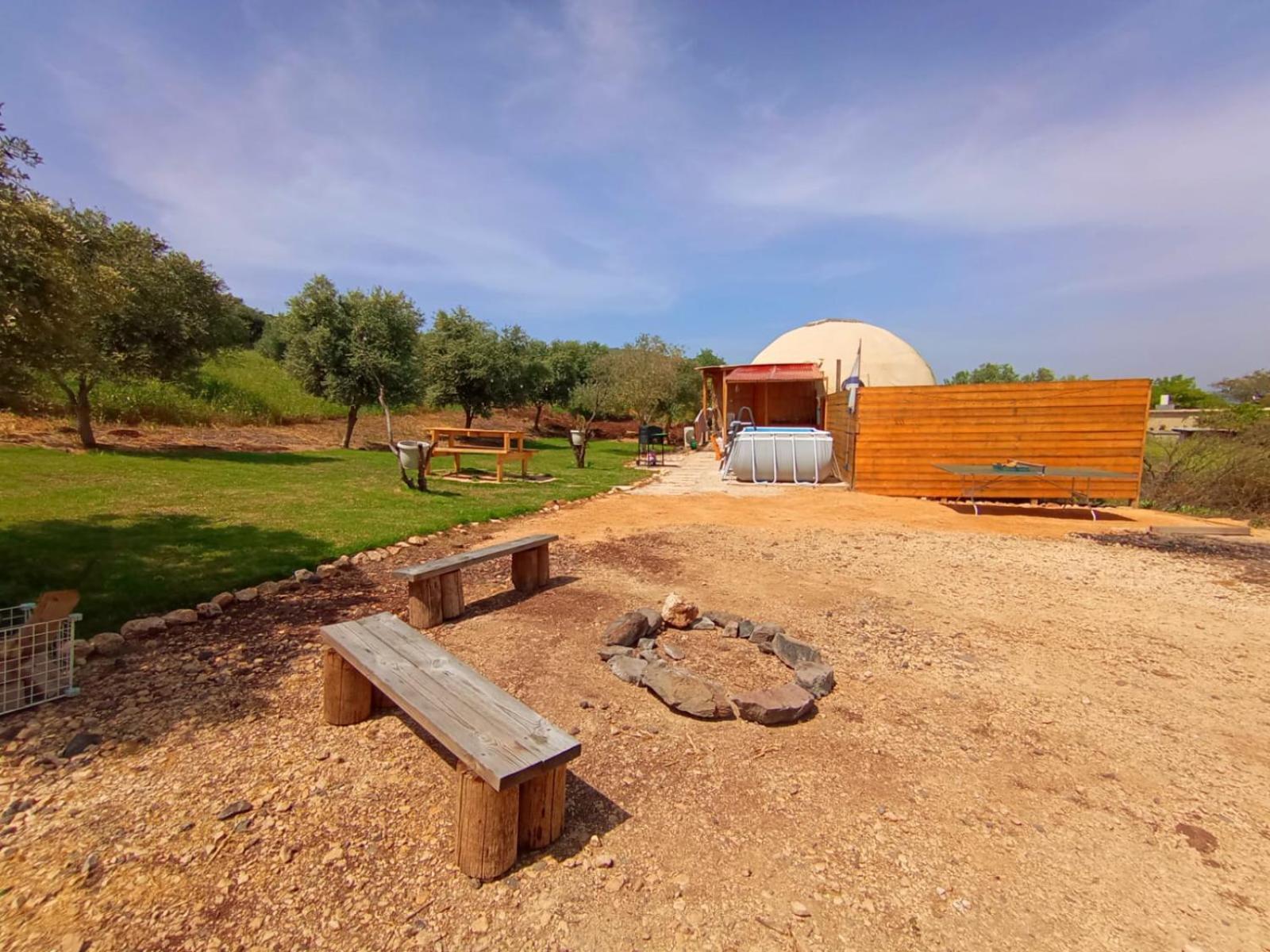 Olive Dome - כיפה גיאודזית ענקית ומודרנית בין עצי הזית Hotel Yavne'el Bagian luar foto
